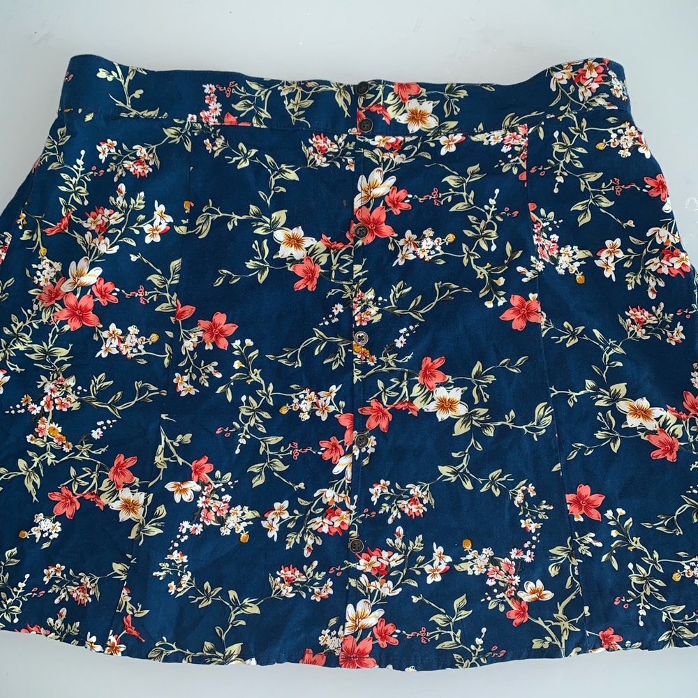 Skirt /Floral Pattern - Picture 3 of 4